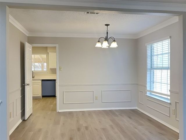 1110 Orangewood Lane, Arlington, TX 76001