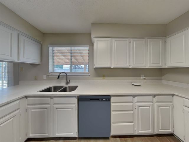 1110 Orangewood Lane, Arlington, TX 76001