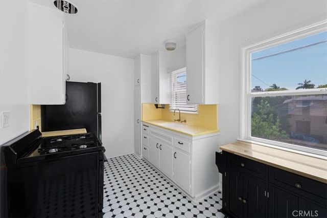 1126 Chelsea Avenue A, Santa Monica, CA 90403