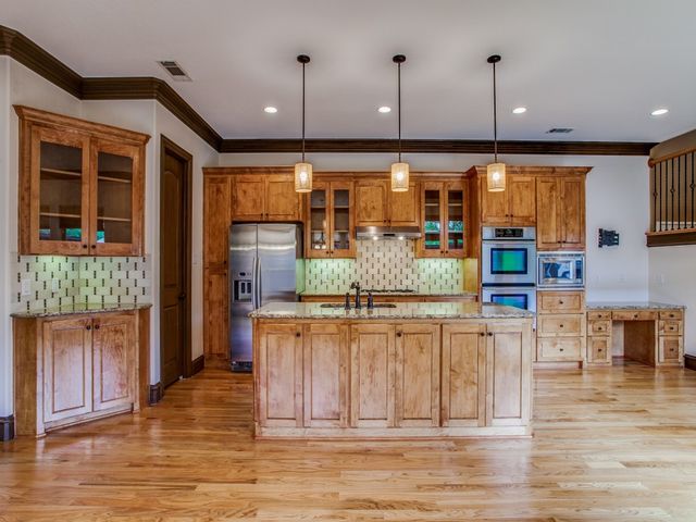 3717 W Beverly Drive, Dallas, TX 75209