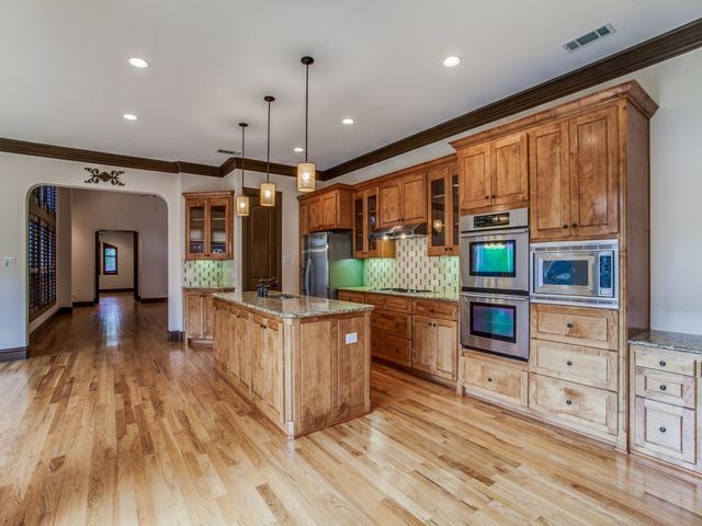 3717 W Beverly Drive, Dallas, TX 75209