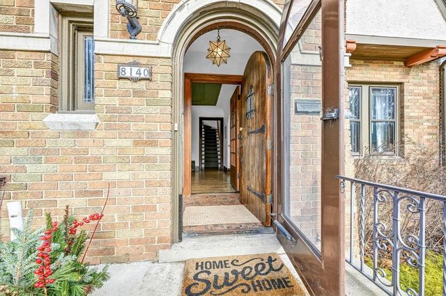 8140 Hillcrest DRIVE, Wauwatosa, WI 53213