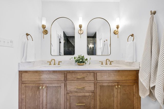 8140 Hillcrest DRIVE, Wauwatosa, WI 53213