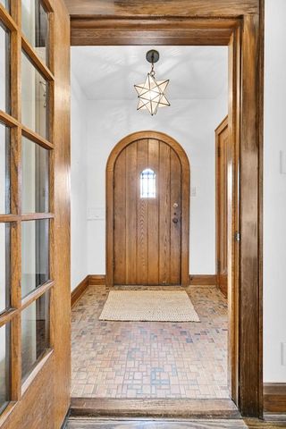 8140 Hillcrest DRIVE, Wauwatosa, WI 53213