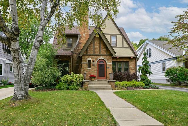 8140 Hillcrest DRIVE, Wauwatosa, WI 53213