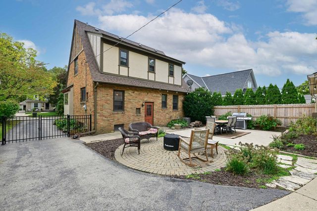 8140 Hillcrest DRIVE, Wauwatosa, WI 53213