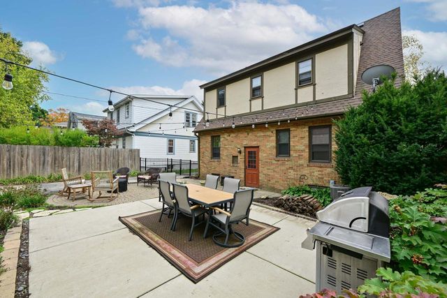 8140 Hillcrest DRIVE, Wauwatosa, WI 53213