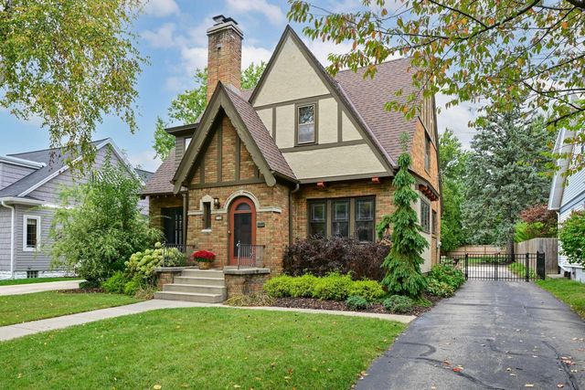 8140 Hillcrest DRIVE, Wauwatosa, WI 53213