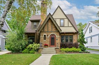 8140 Hillcrest DRIVE, Wauwatosa, WI 53213