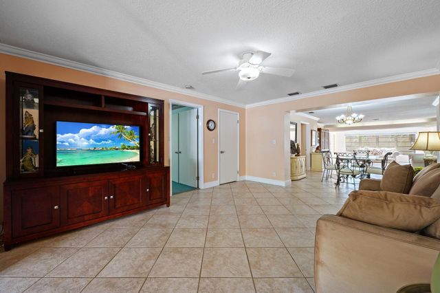 947 Lincoln Street, Hollywood, FL 33019