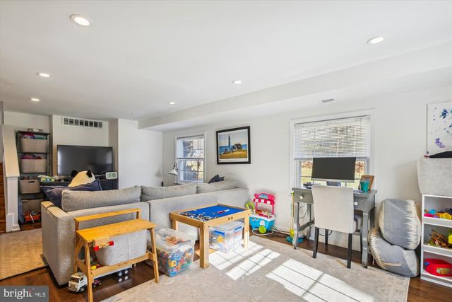 7309 PINECASTLE RD, Falls Church, VA 22043