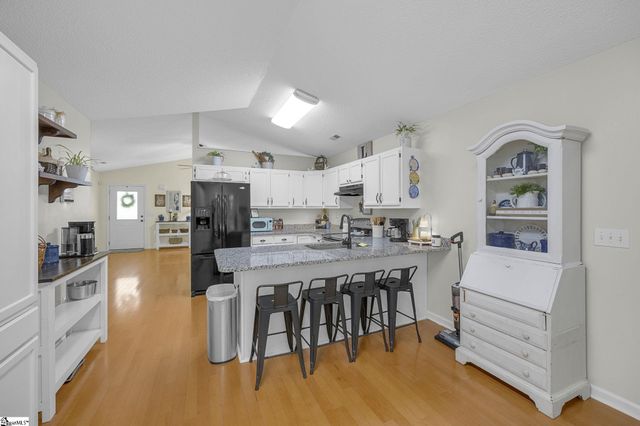 18 Luray Drive, Greenville, SC 29617