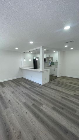 113 W DIVISION STREET, Winter Garden, FL 34787