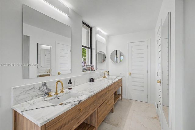 2575 S Bayshore Dr 4A, Miami, FL 33133