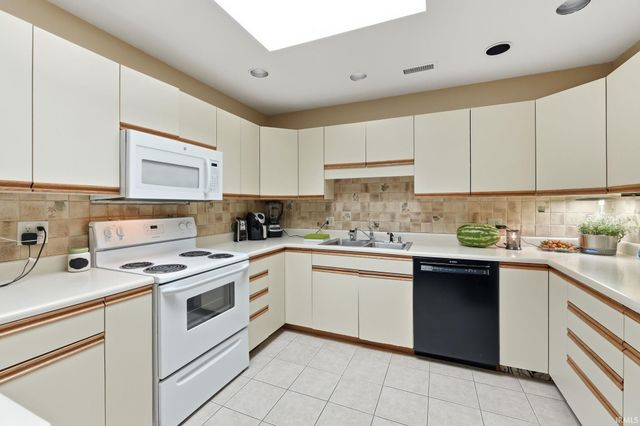 3323 Sudbury Place, Fort Wayne, IN 46815