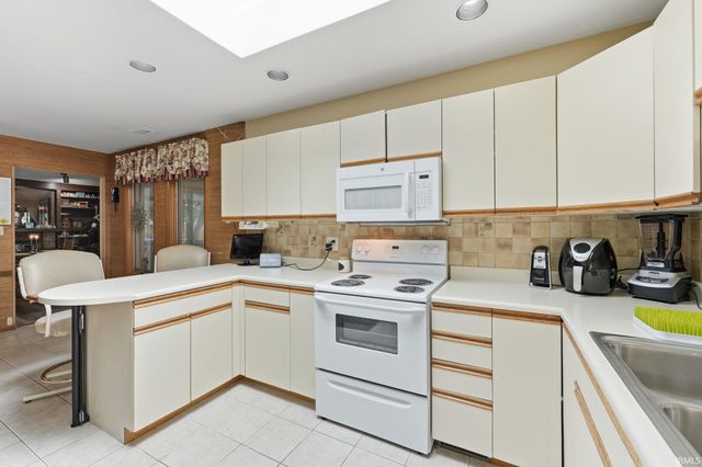 3323 Sudbury Place, Fort Wayne, IN 46815