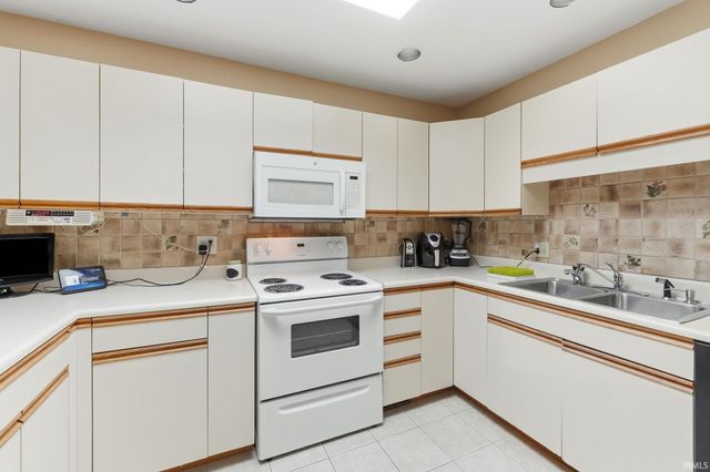 3323 Sudbury Place, Fort Wayne, IN 46815