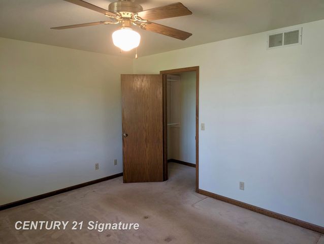 1249 E Oakdale Circle, Freeland, MI 48623