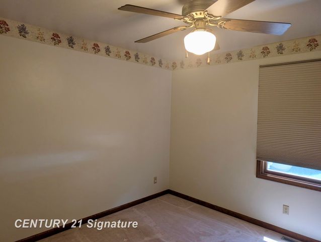 1249 E Oakdale Circle, Freeland, MI 48623