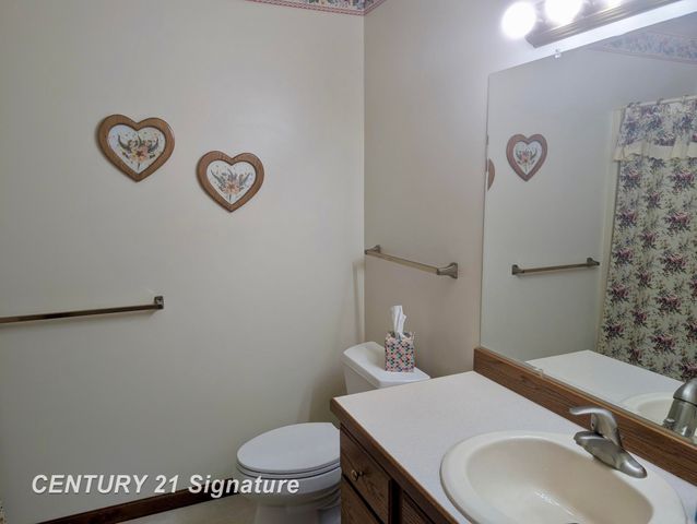1249 E Oakdale Circle, Freeland, MI 48623