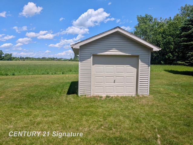 1249 E Oakdale Circle, Freeland, MI 48623