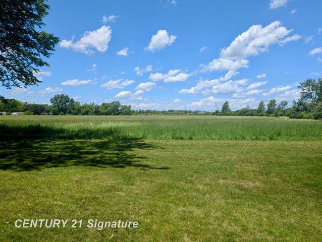1249 E Oakdale Circle, Freeland, MI 48623