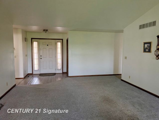 1249 E Oakdale Circle, Freeland, MI 48623