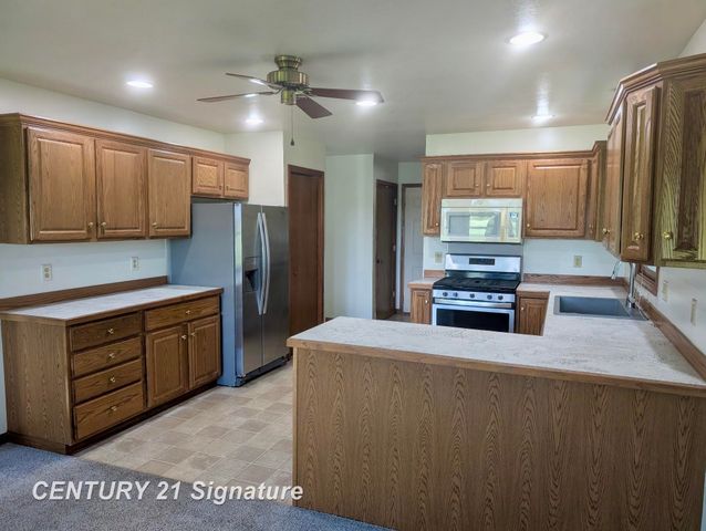 1249 E Oakdale Circle, Freeland, MI 48623