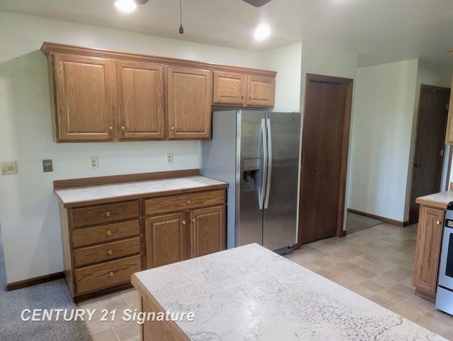 1249 E Oakdale Circle, Freeland, MI 48623