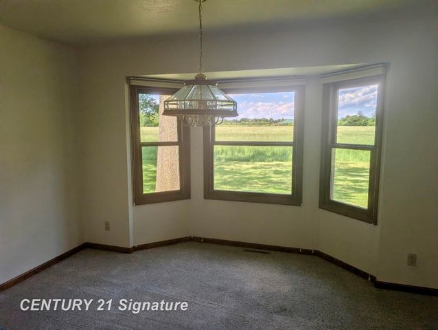 1249 E Oakdale Circle, Freeland, MI 48623