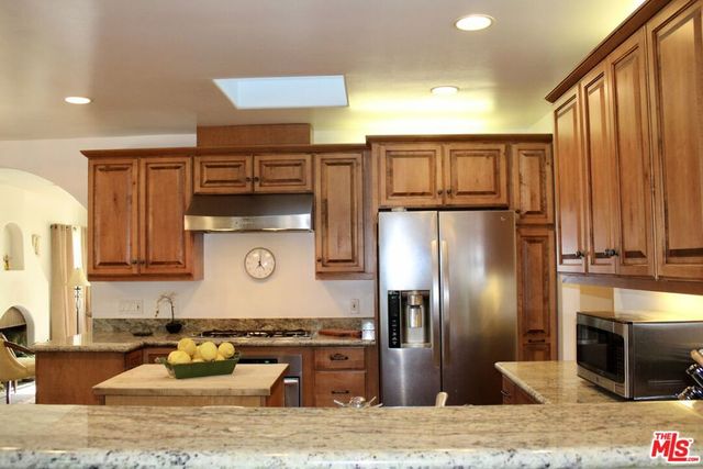8106 WESTLAWN Avenue, Los Angeles, CA 90045