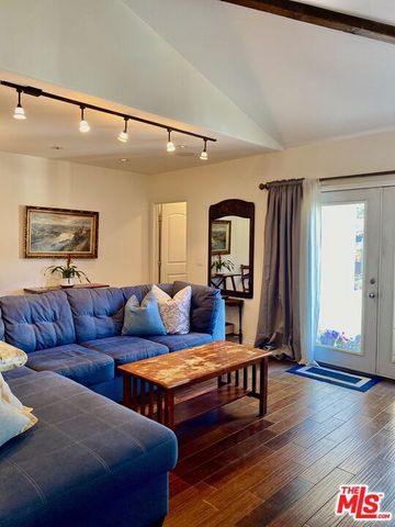 8106 WESTLAWN Avenue, Los Angeles, CA 90045