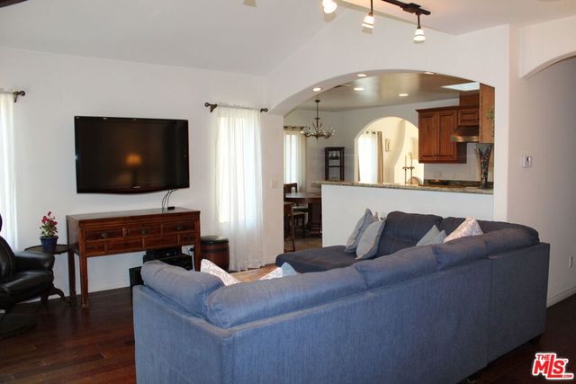 8106 WESTLAWN Avenue, Los Angeles, CA 90045