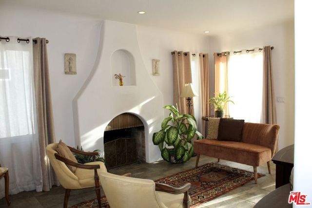 8106 WESTLAWN Avenue, Los Angeles, CA 90045