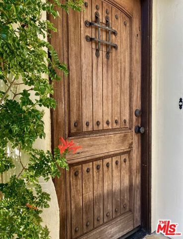 8106 WESTLAWN Avenue, Los Angeles, CA 90045
