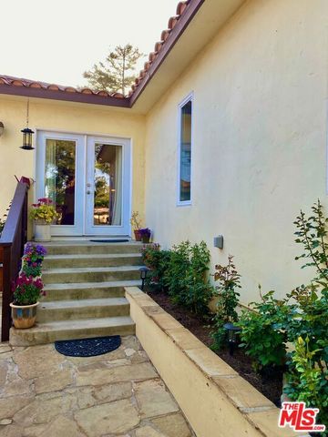 8106 WESTLAWN Avenue, Los Angeles, CA 90045