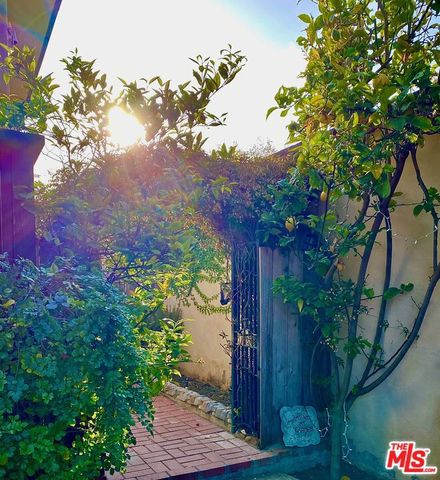 8106 WESTLAWN Avenue, Los Angeles, CA 90045