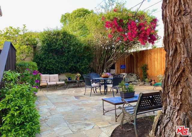 8106 WESTLAWN Avenue, Los Angeles, CA 90045