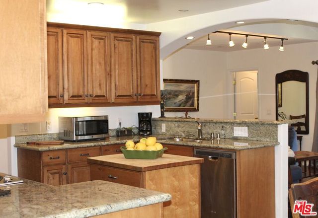 8106 WESTLAWN Avenue, Los Angeles, CA 90045