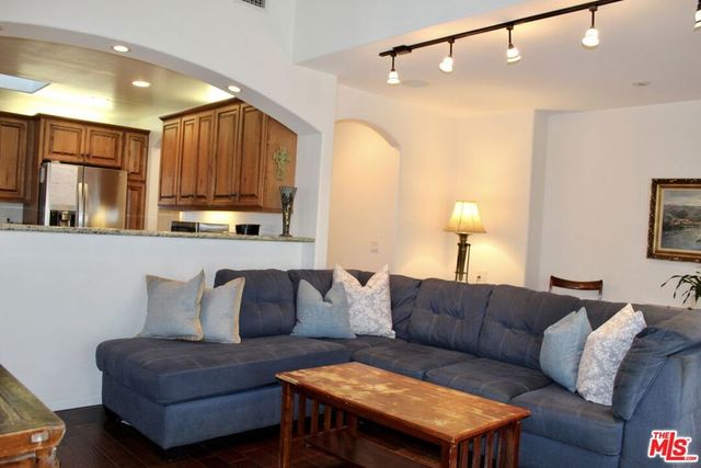 8106 WESTLAWN Avenue, Los Angeles, CA 90045
