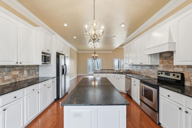 4 Robins Ridge Rd, Morrilton, AR 72110