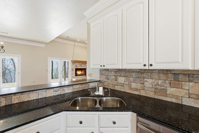4 Robins Ridge Rd, Morrilton, AR 72110