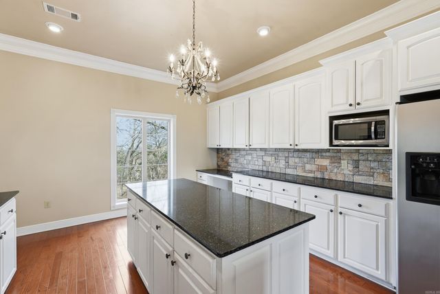 4 Robins Ridge Rd, Morrilton, AR 72110