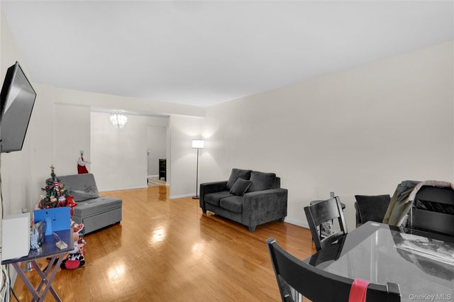 245 Bronx River Road 7C, Yonkers, NY 10704