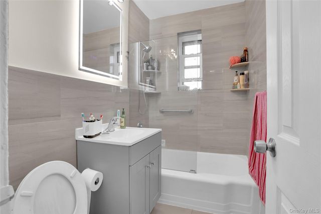 245 Bronx River Road 7C, Yonkers, NY 10704