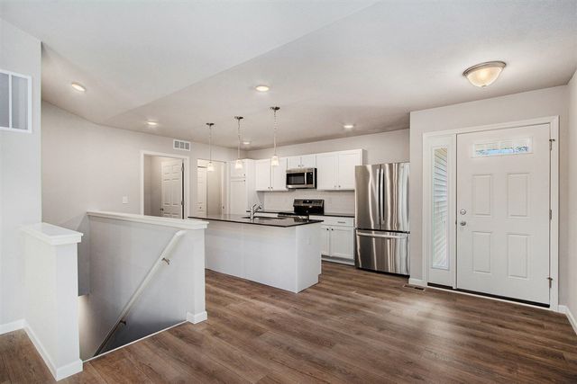 518 Mckinley Court, Three Rivers, MI 49093