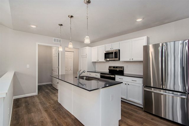 518 Mckinley Court, Three Rivers, MI 49093