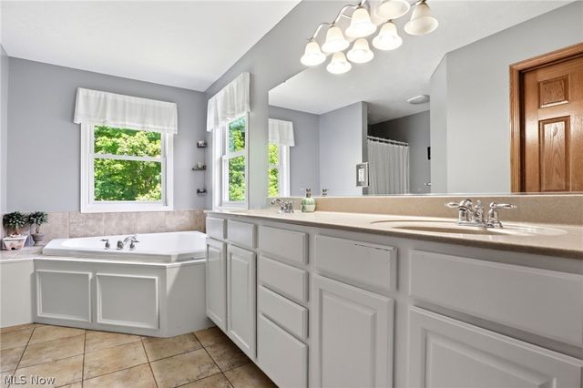 8255 Hemingway Lane, Concord Twp, OH 44060