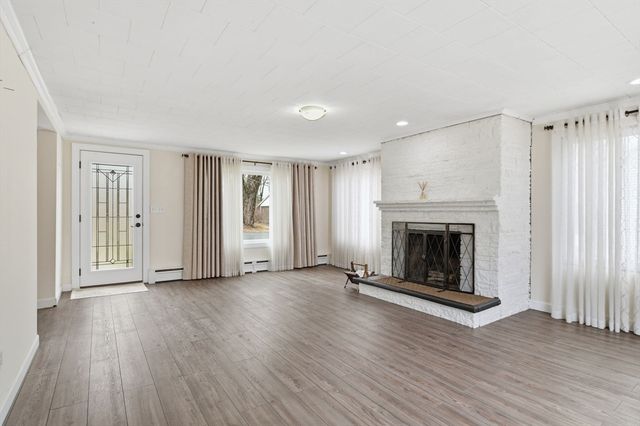 105 Mountain View St, South Hadley, MA 01075