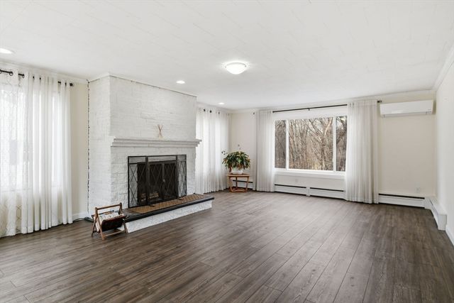 105 Mountain View St, South Hadley, MA 01075